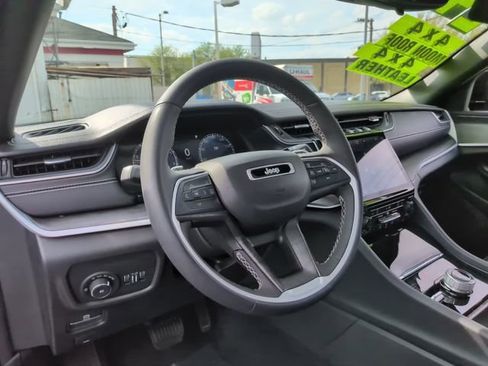 Used 2024 Jeep Grand Cherokee Limited AWD/4WD image 31