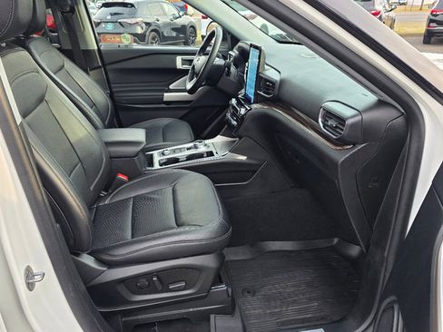 Used 2023 Ford Explorer Limited w/ Limited Technology Package image 21