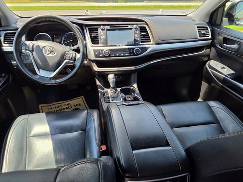 Used 2018 Toyota Highlander XLE FWD image 9