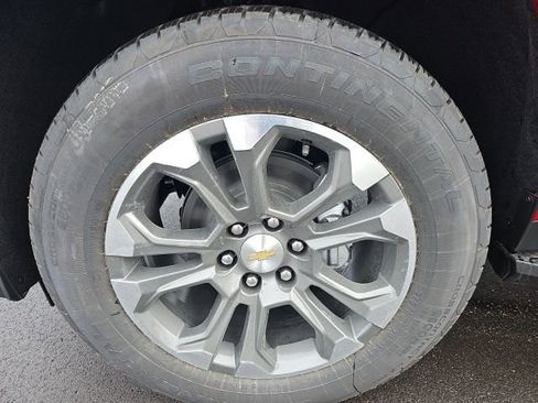 New 2026 Chevrolet Suburban LS image 14