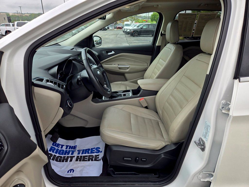 Used 2018 Ford Escape Titanium w/ Ford Safe & Smart Package AWD/4WD image 15