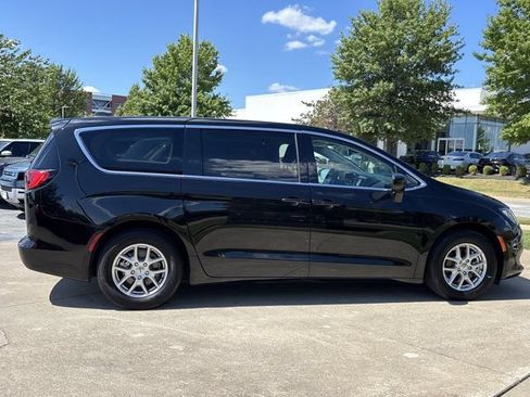 Used 2024 Chrysler Voyager LX FWD image 2