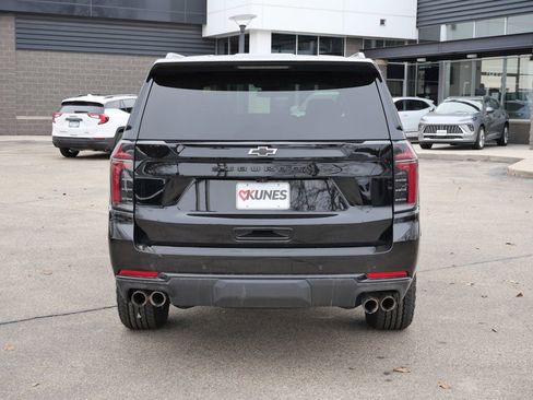 Used 2025 Chevrolet Suburban Z71 AWD/4WD image 8