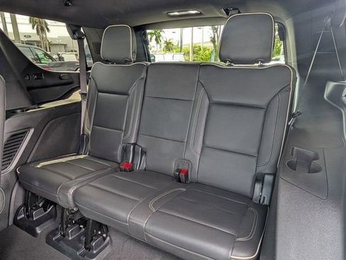 Used 2024 GMC Yukon SLT w/ SLT Luxury Package RWD image 15