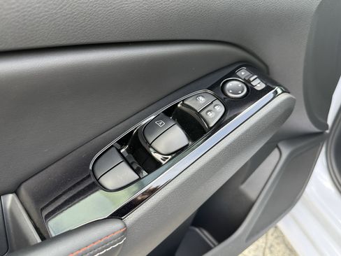 Used 2024 Nissan Altima 2.0 SR image 11