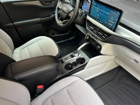Used 2024 Ford Escape Active AWD/4WD image 16