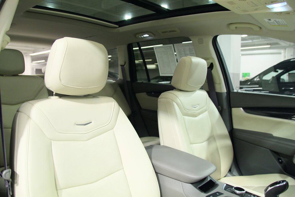 Used 2022 Cadillac XT6 Premium Luxury w/ Technology Package AWD/4WD image 22