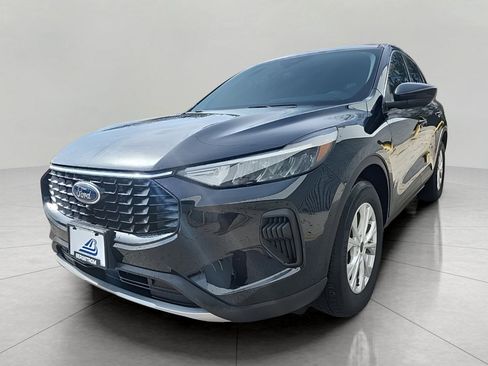 Certified 2023 Ford Escape Active w/ Tech Pack #2 image 3