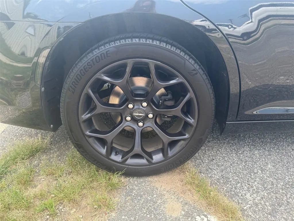 Used 2019 Chrysler 300 S RWD image 39