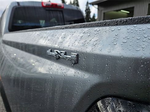 New 2025 GMC Canyon Elevation w/ Convenience Package image 9