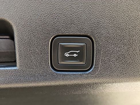Used 2025 GMC Acadia Elevation w/ Elevation Premium Package FWD image 7