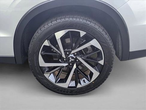 Used 2024 Mitsubishi Outlander SE image 23
