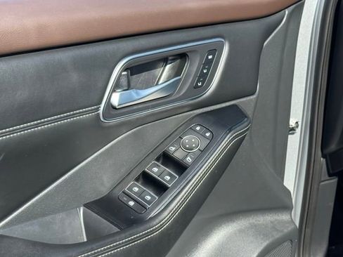 Used 2021 Nissan Rogue SL image 6