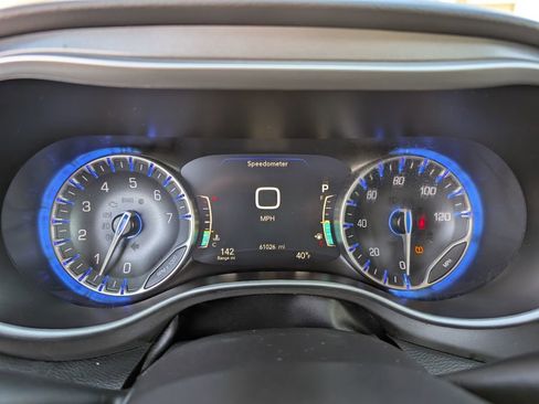 Used 2024 Chrysler Pacifica Touring-L image 22