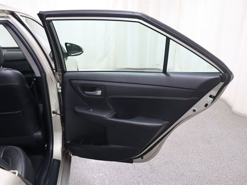 Used 2015 Toyota Camry XLE FWD image 29