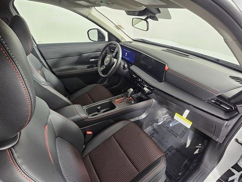 New 2026 Nissan Kicks SR w/ Cold Weather Package image 14