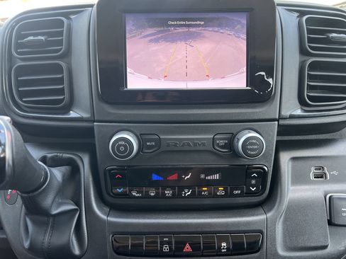 Used 2025 RAM ProMaster 2500 w/ Convenience Group FWD image 4