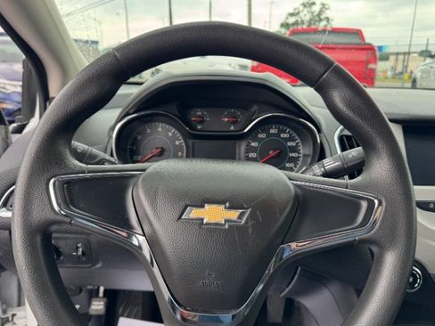 Used 2017 Chevrolet Cruze LS FWD image 18