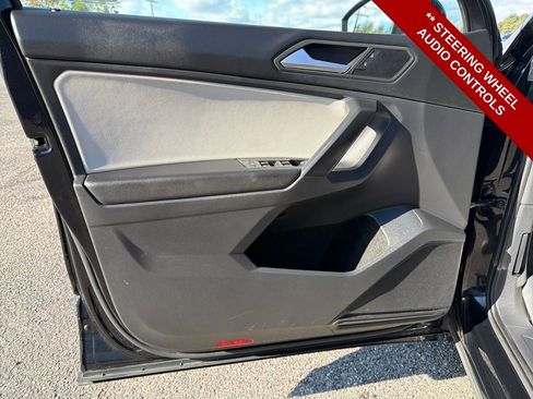 Used 2021 Volkswagen Tiguan SE image 11