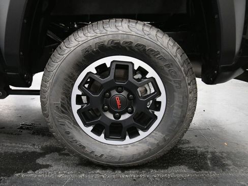 Used 2024 Toyota Tacoma TRD Off-Road image 30