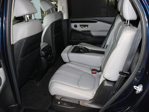 Used 2025 Honda Pilot EX-L image 11
