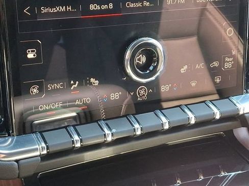 Used 2025 GMC Yukon XL Denali AWD/4WD image 16