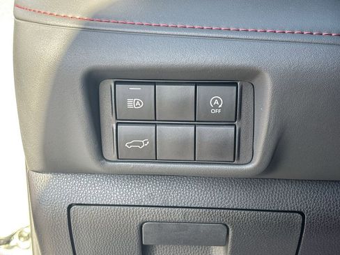 Used 2023 Toyota Highlander L image 18