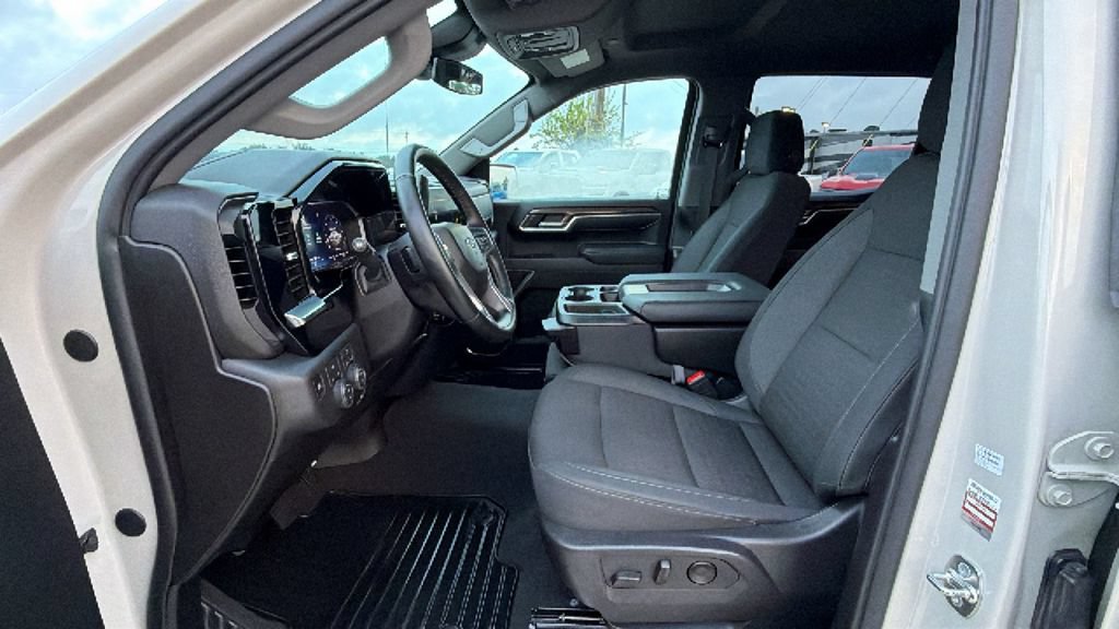 Used 2026 Chevrolet Silverado 1500 RST AWD/4WD image 13