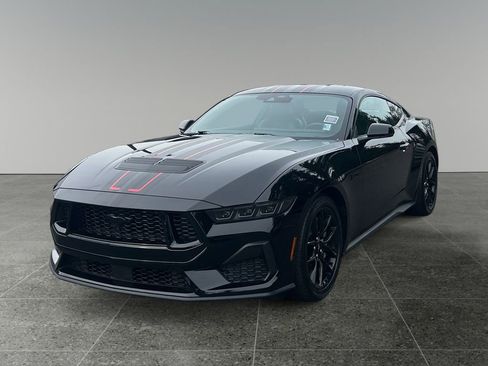 Used 2025 Ford Mustang GT Premium image 3