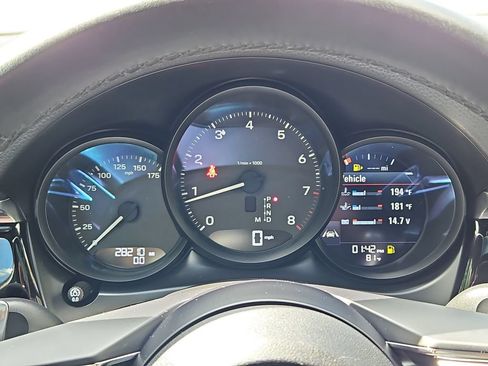Certified 2024 Porsche Macan AWD/4WD image 34