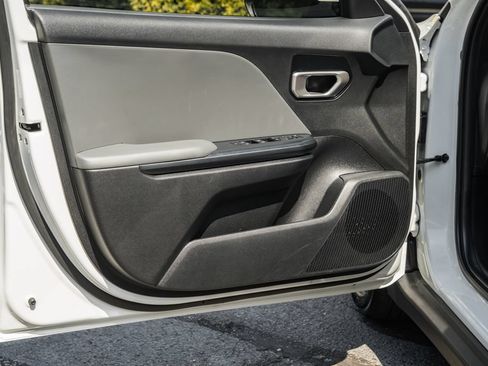 Used 2025 Kia K4 FWD image 32