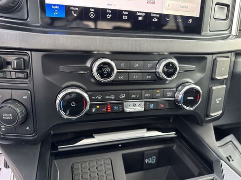 Used 2024 Ford F350 Platinum image 19