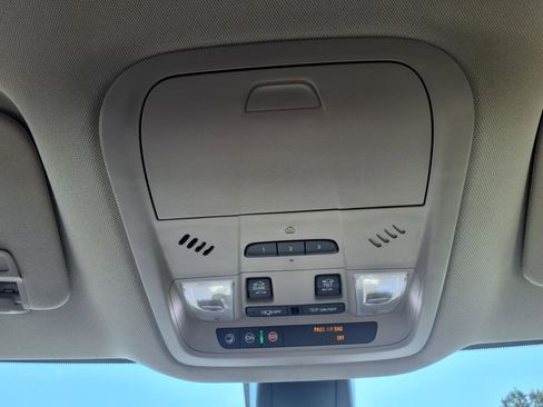 Used 2019 Buick Enclave Premium w/ Experience Buick Package image 18