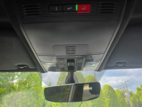 Used 2021 Volkswagen Tiguan SE R-Line image 24