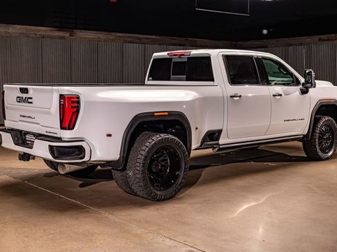 Used 2024 GMC Sierra 3500 Denali w/ Denali Reserve Package image 10