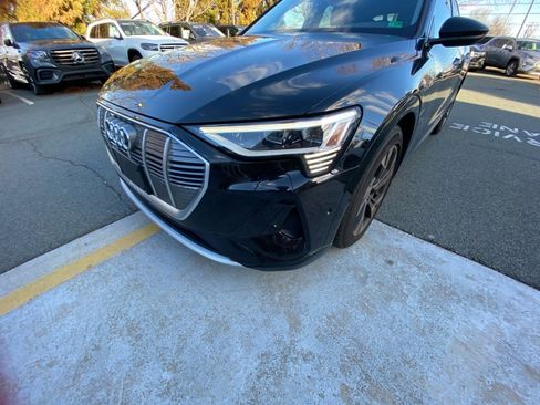 Used 2022 Audi e-tron Premium Plus image 26