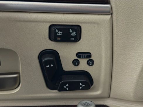 Used 2010 Lincoln Town Car Signature Limited RWD image 33