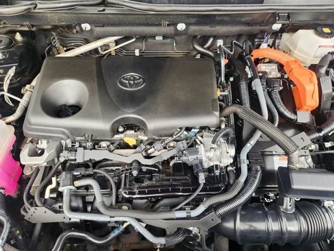 Used 2025 Toyota RAV4 XLE AWD/4WD image 33