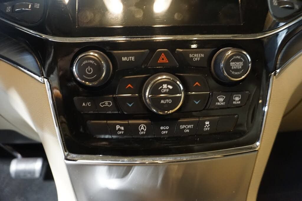 Used 2021 Jeep Grand Cherokee Limited AWD/4WD image 14