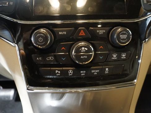 Used 2021 Jeep Grand Cherokee Limited AWD/4WD image 14