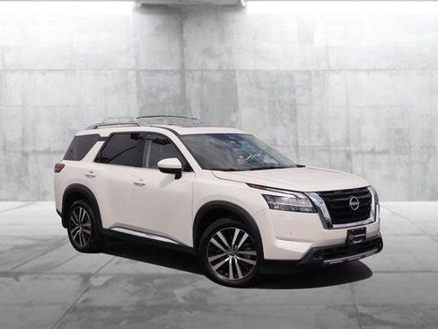 Used 2024 Nissan Pathfinder Platinum AWD/4WD image 2