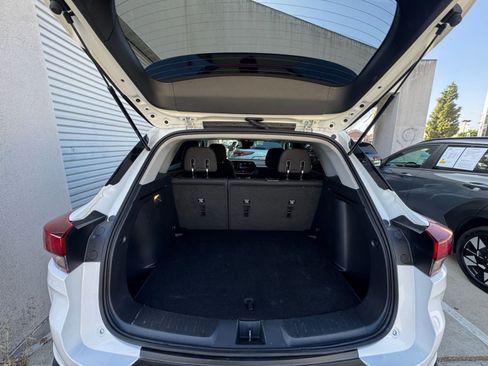 Used 2025 Chevrolet TrailBlazer LT image 29