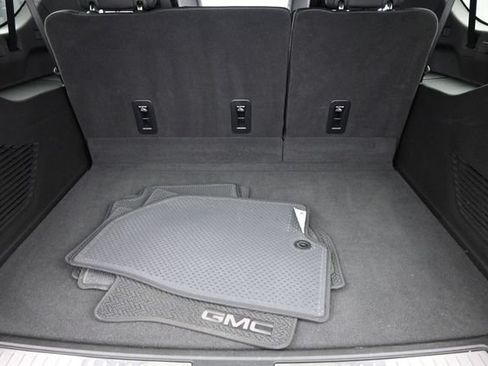 Used 2025 GMC Yukon XL Denali AWD/4WD image 26