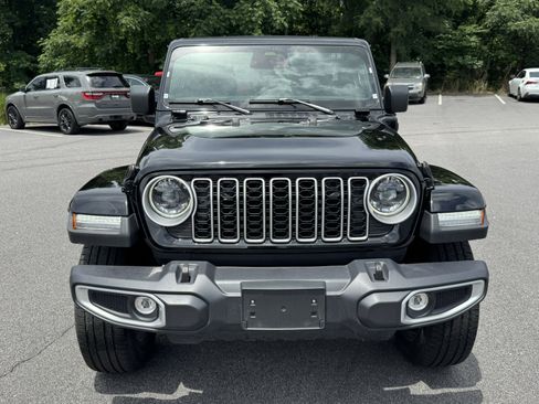 Used 2025 Jeep Wrangler Unlimited Sahara w/ Safety Group AWD/4WD image 2