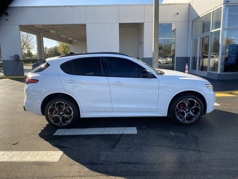 Used 2022 Alfa Romeo Stelvio Veloce image 9