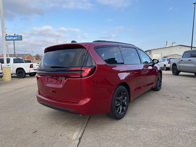 New 2026 Chrysler Pacifica Select w/ S Appearance Package FWD image 7