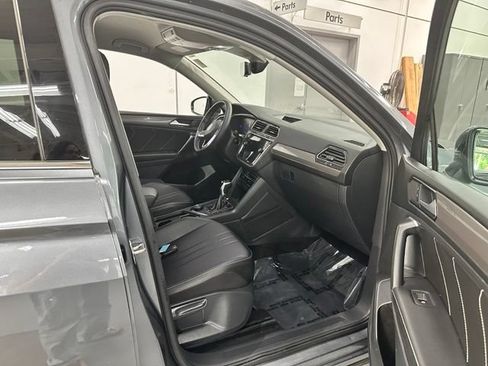 Used 2023 Volkswagen Tiguan SE AWD/4WD image 15