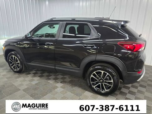 Used 2025 Chevrolet TrailBlazer LT w/ Driver Confidence Package AWD/4WD image 4
