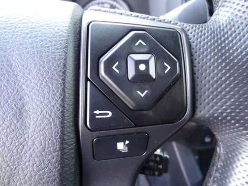 Used 2022 Toyota Tacoma TRD Off-Road w/ Technology Package AWD/4WD image 18