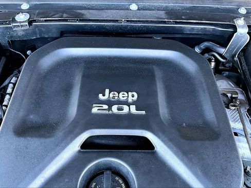 Used 2021 Jeep Wrangler Unlimited Sahara w/ Uconnect 4C Nav & Sound Group AWD/4WD image 34